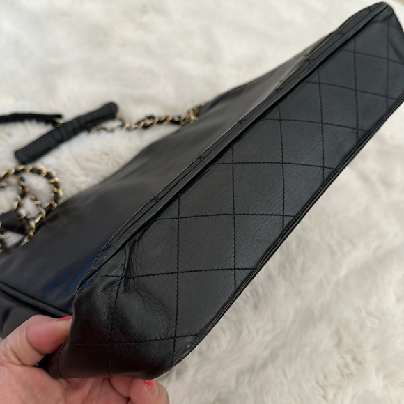 AUTHENTIC CHANEL BLACK VINTAGE BAG WITH BOX - Picture 14 of 17